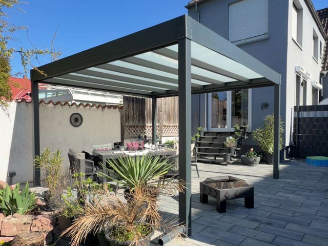 Elegantes Terrassendach mit Verbundsicherheitsglas in Bad Salzungen